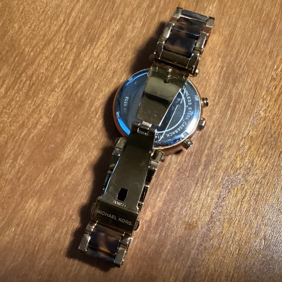 Michael Kors Rose Gold-tone/Tortoise Women’s Watch MK-5538 - Picture 5 of 16